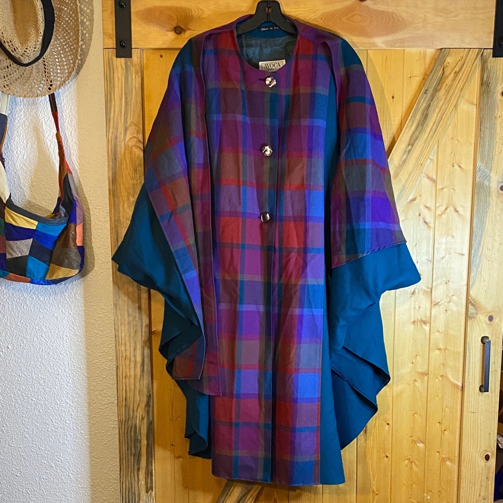 Elegant Multicolor Plaid Cape